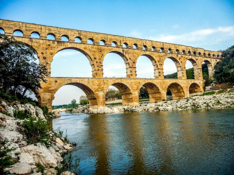 Toward the Pont du Gard